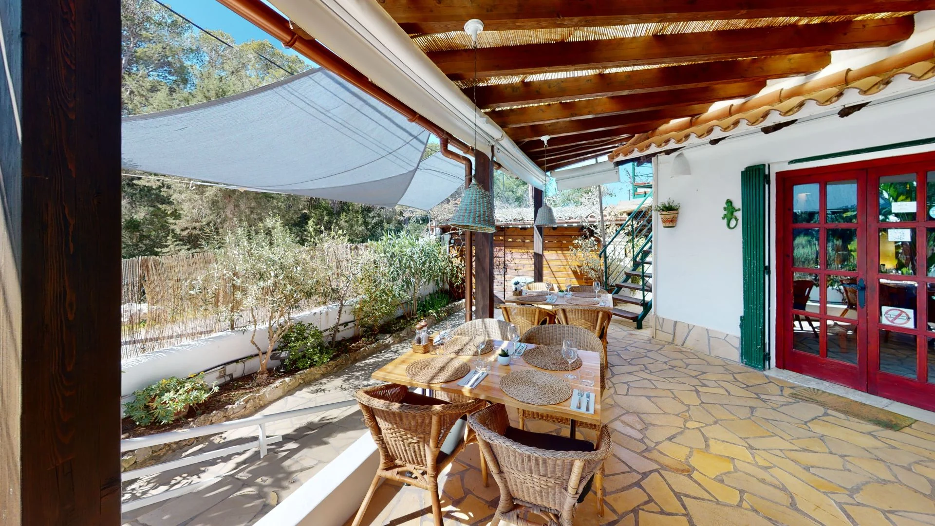 C-a-n-P-o-u-Dining-Room